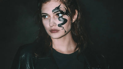 Geniş paçalı gotik pantolonlar – 90’lara dönüş